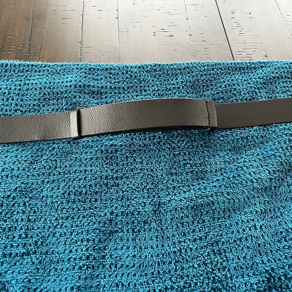 Elegant Black and Gold Belt with Silver Accents - Picture 4 of 5